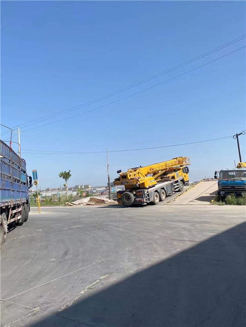 兴山区25吨吊车的租赁价格大概是多少？