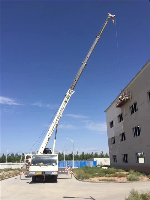 兴山区“轻装强干”—— 吊车的 “轻量化臂架” 技术